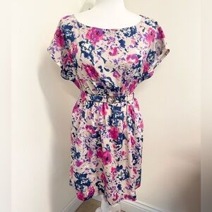 Feminine and flirty orion london floral dress!